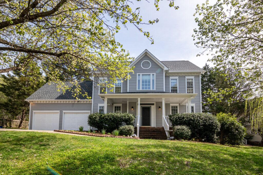 Best mortgage lenders for first-time buyers, house exterior with front yard