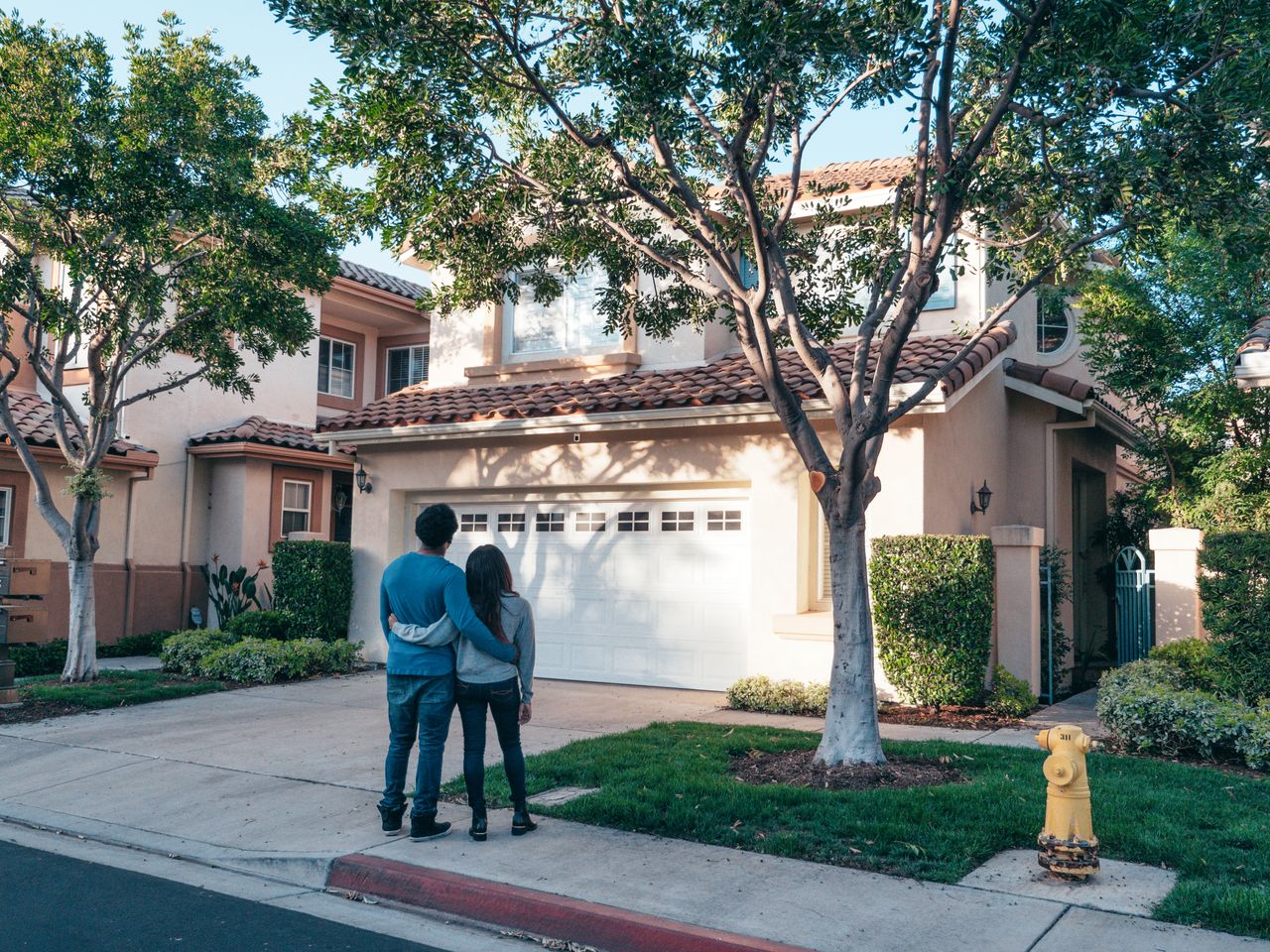 How to Make an Offer on a House: A Step-by-Step Guide for 2026