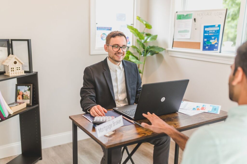 15-year vs 30-year mortgage: mortgage broker explaining loan options to a client