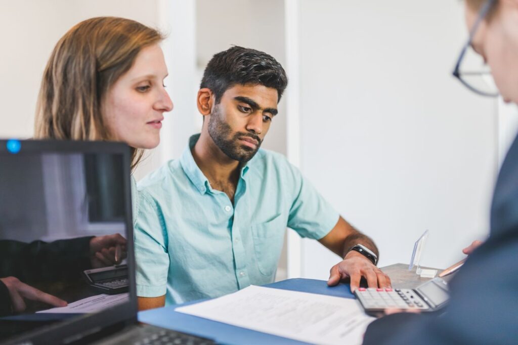 Homeowner deciding whether to buy mortgage points